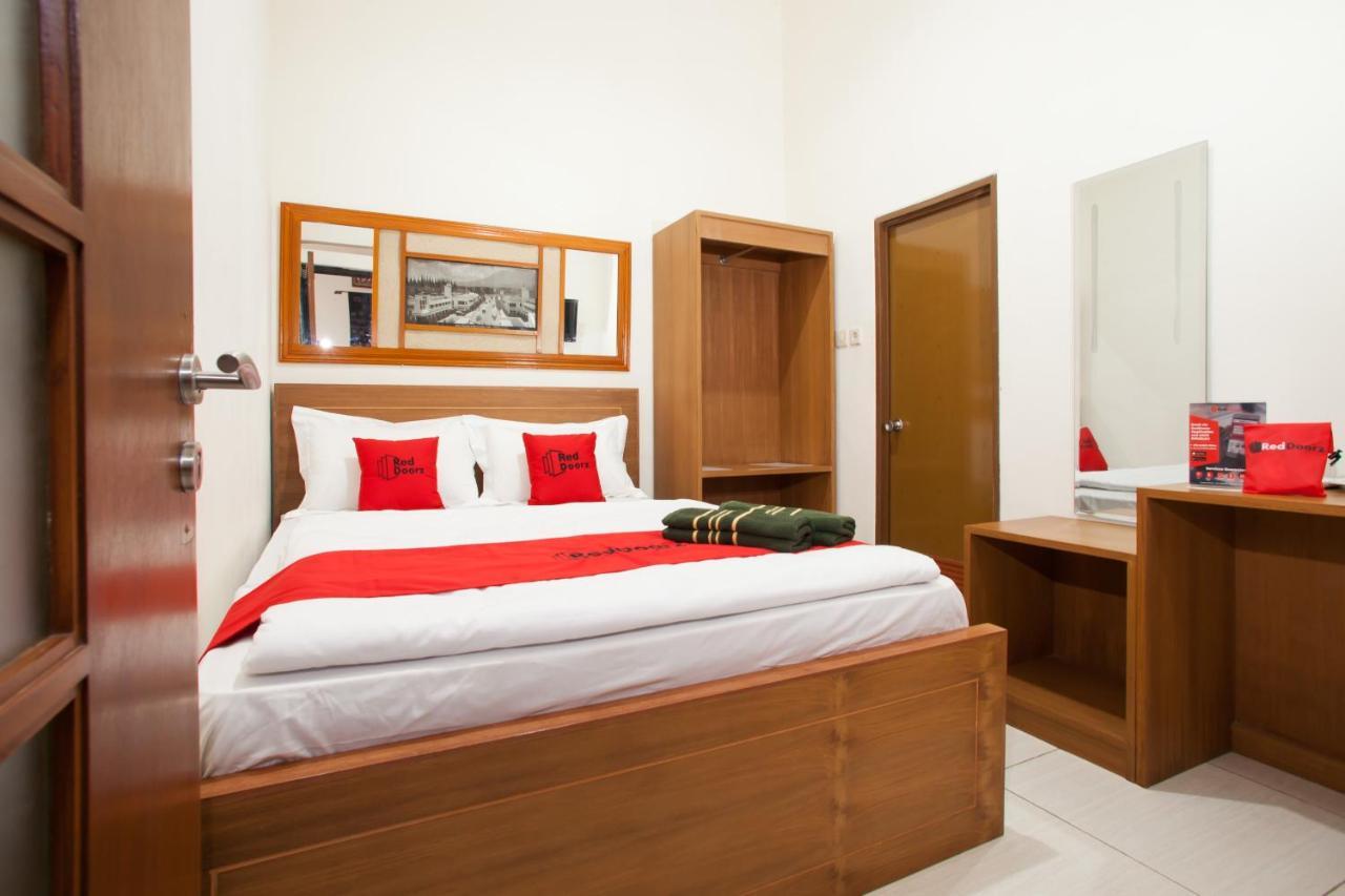 Reddoorz Syariah Near Singha Merjosari Park Malang Buitenkant foto