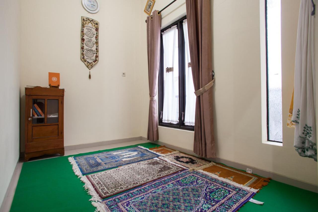 Reddoorz Syariah Near Singha Merjosari Park Malang Buitenkant foto